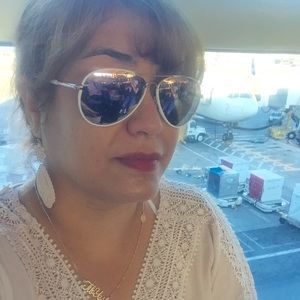 Meet your Posher, Yesi