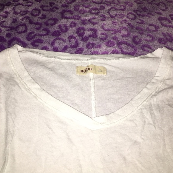 Hollister tee! - Picture 2 of 3
