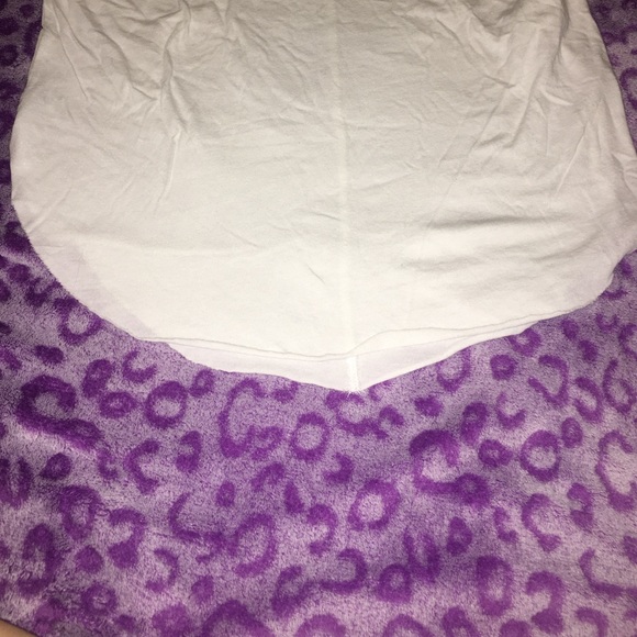 Hollister tee! - Picture 3 of 3