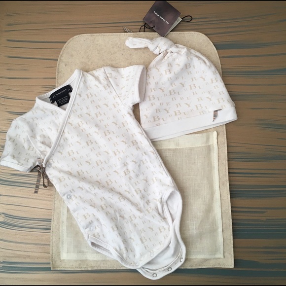 burberry baby gift set