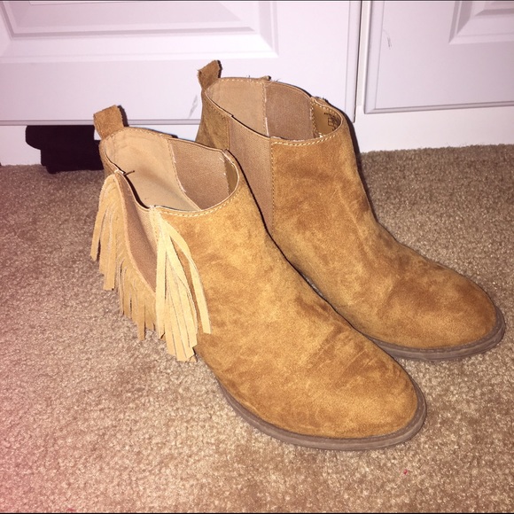 American Eagle booties