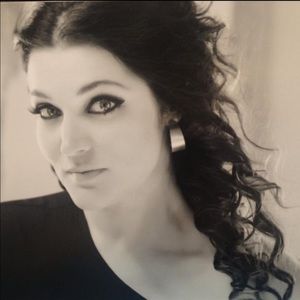 Meet your Posher, Holly