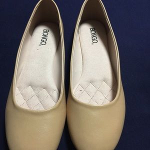 Flat shoes