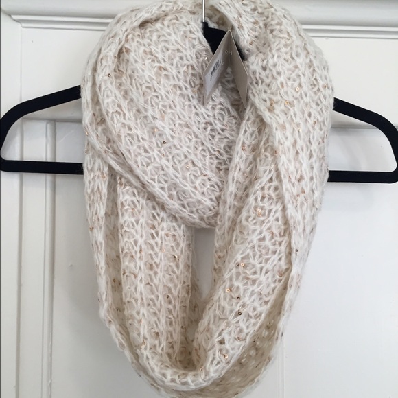 Cream infiniti scarf (NWT)
