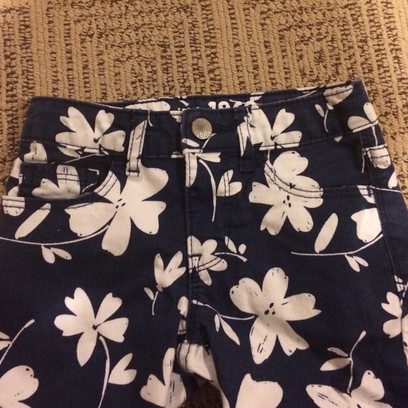 Bermuda shorts - Picture 2 of 3