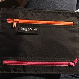 Baggallini travel wallet