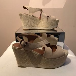 Lucky Brand ☘️ beige chunky flatform shoes