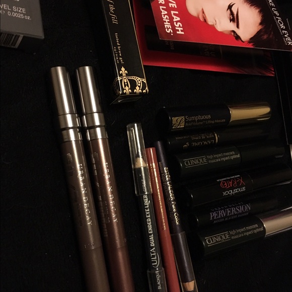 *❌Sold❌Beauty Sample Bundle - Picture 2 of 4