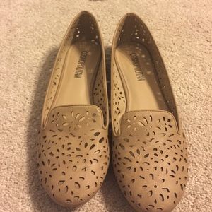 NWOT cosmopolitan tan flats with floral cutouts