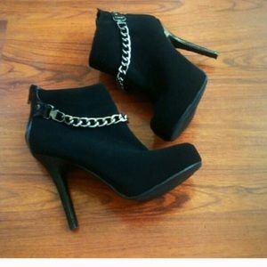 Black Malone boots w silver chain size 8