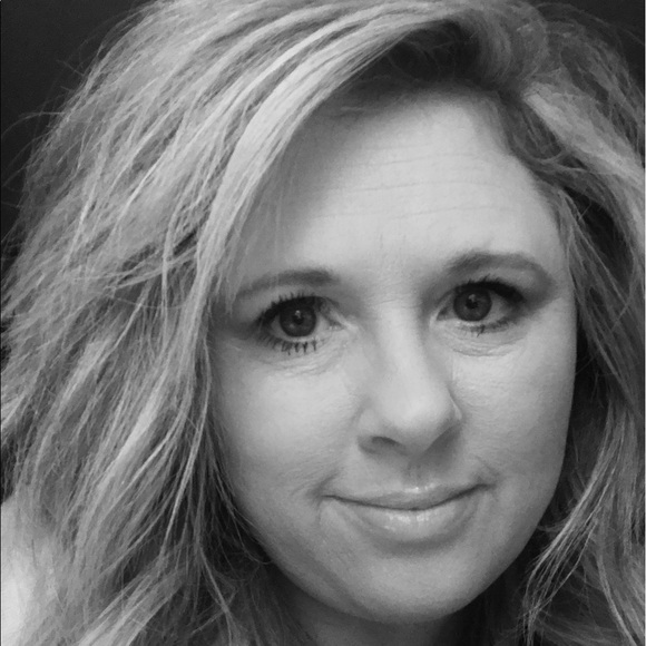 Meet your Posher, Christina - Picture 2 of 3