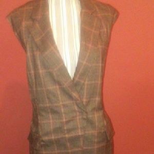 **CLOSING SHOP** Sleeveless vest