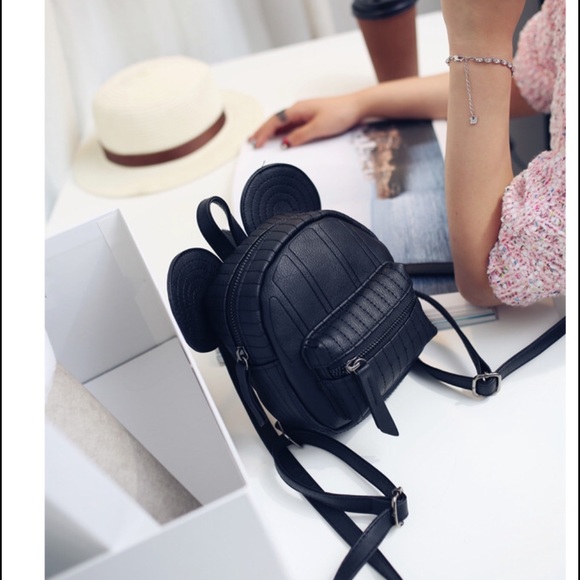 Only 1 LEFT✨New✨✨ Mickey Mouse MINI Backpack 😍✨ - Picture 3 of 3