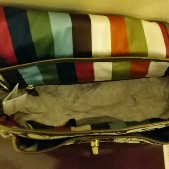 โจ Coach Signature Canvas Crossbody Purse - Gold Trim โจ - Picture 3 of 8