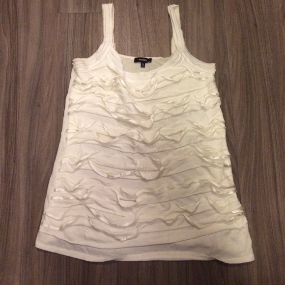 White layered express tank