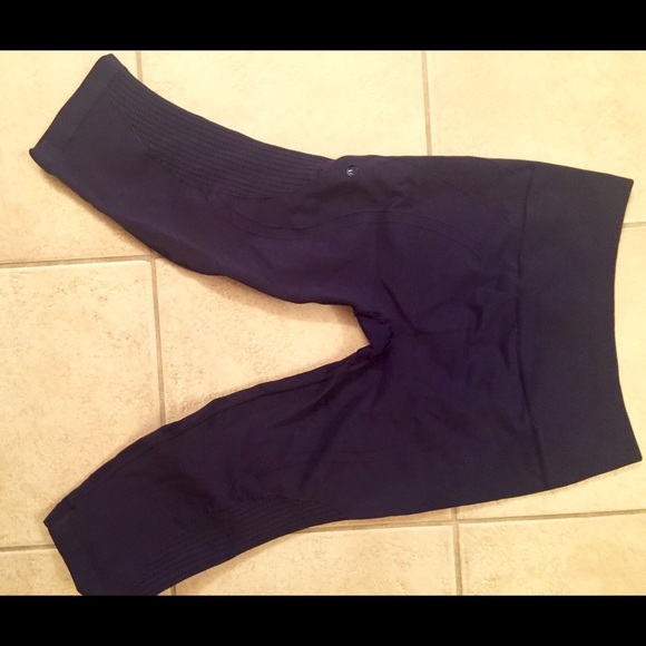 Lululemon Flow and Go Crops - navy