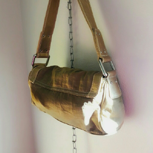 Guess Handbag - Picture 2 of 4