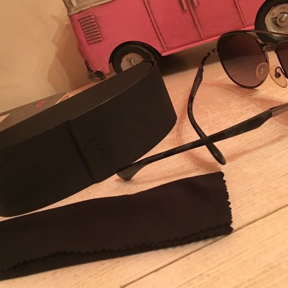 ❌ SOLD ❌ Authentic Prada aviators. 😎 - Picture 5 of 10