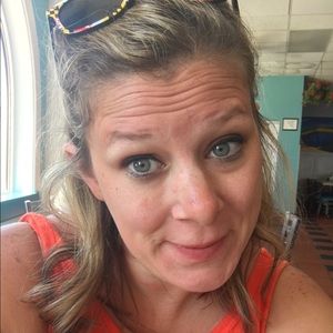 Meet your Posher, Caitlin