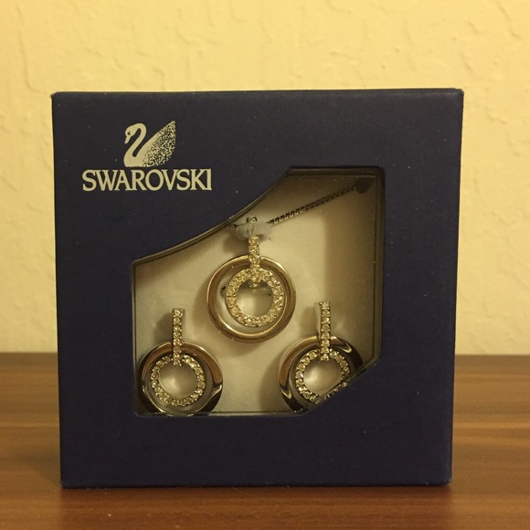 Swarovski Jewelry Set (Necklace & Earrings)