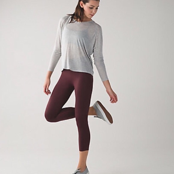 Grey lululemon zone in crop