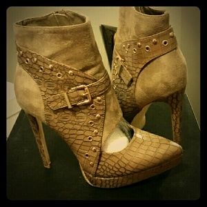 Tan Alligator Printed Booties