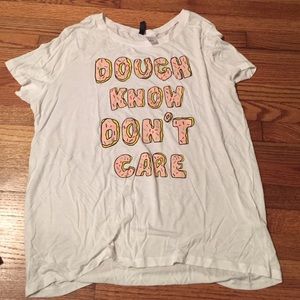 H&M Tops - 🍩 Donut Graphic Tee 🍩 - perfect for brunch H&M Tops - 🍩 Donut Graphic Tee 🍩 - perfect for brunch
