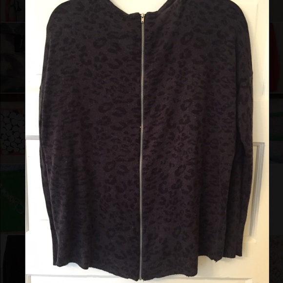 High/low animal print sweater - Picture 2 of 3