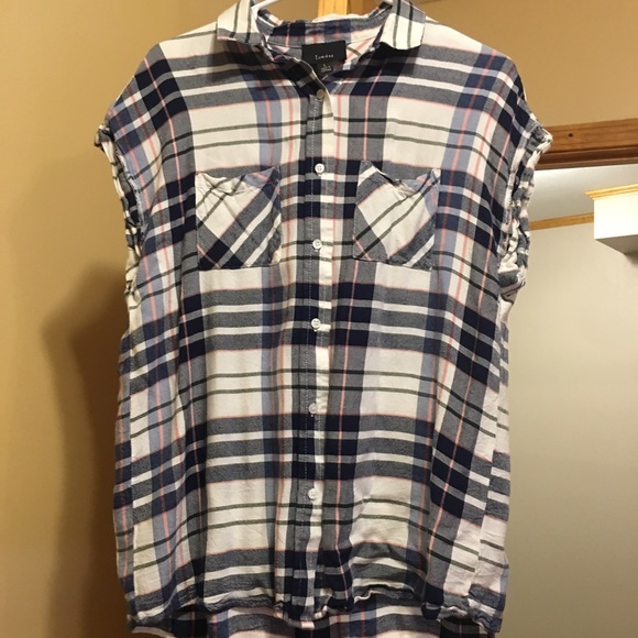Lumiere Sleeveless Button Up Blouse from Wantable - Picture 1 of 2