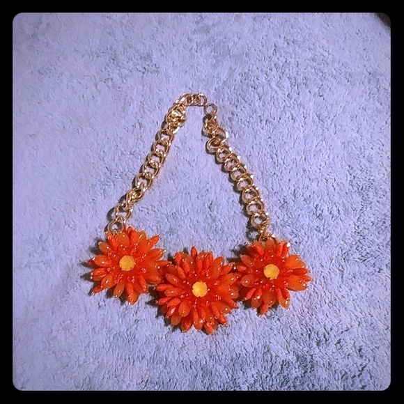 Banana republic floral necklace