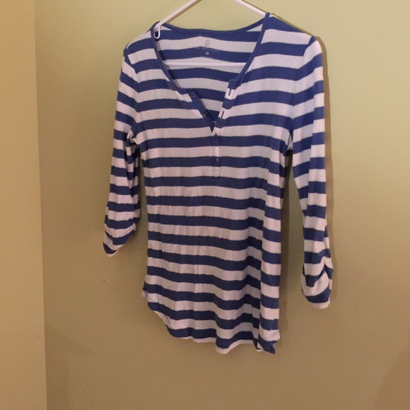 Three quarter sleeve shirt