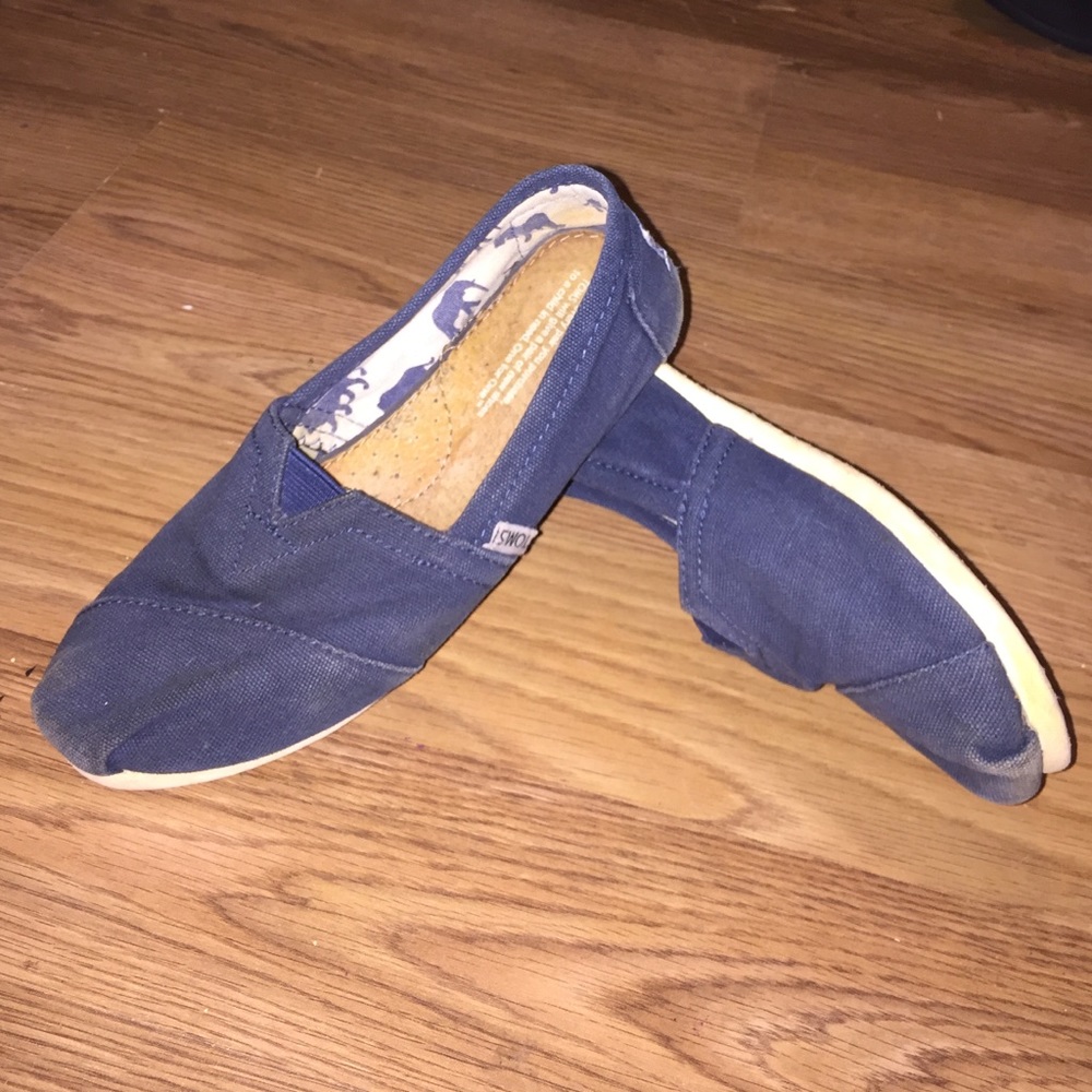 Used Women's classic navy toms