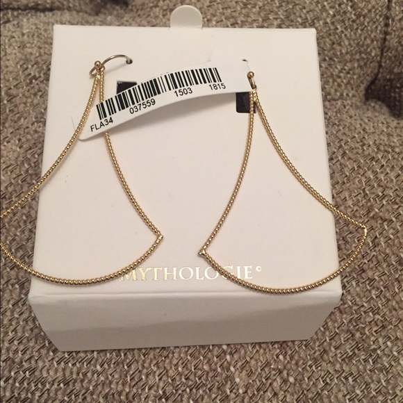 Gold bell-shaped dangly earrings (NWT)