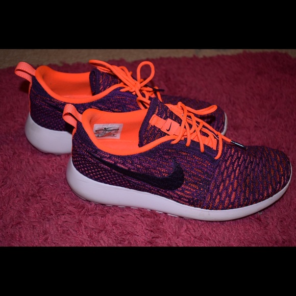 Nike Roshe Flyknits - Picture 2 of 4