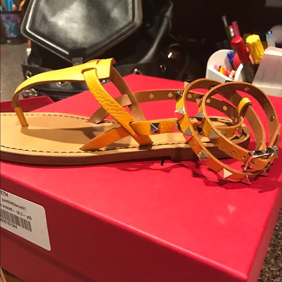 Valentino - Picture 2 of 4