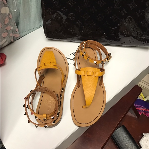 Valentino - Picture 4 of 4