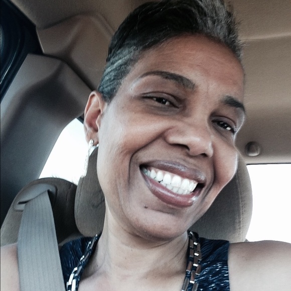 Meet your Posher, Pamela - Picture 1 of 1