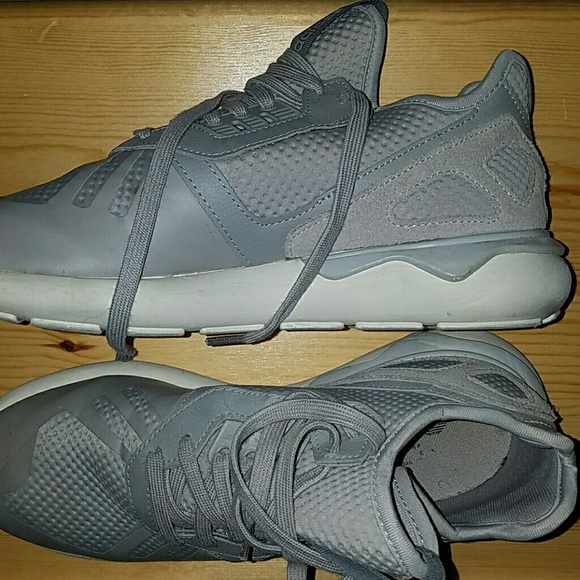 Adidas tubular size 9 women's