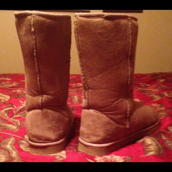 Boots - Picture 2 of 4