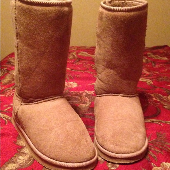 Boots - Picture 3 of 4