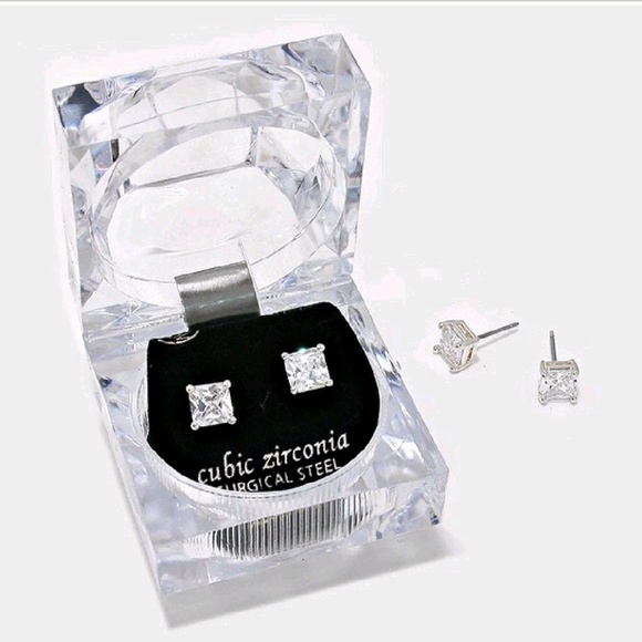 Australian Crystal CZ Stud with Clear Box