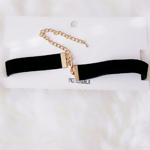•SALE• Black Velvet Choker - Picture 3 of 3
