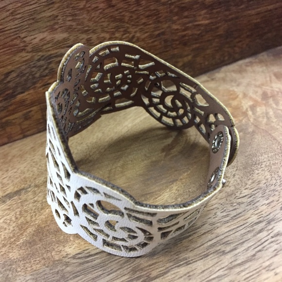 Leather suede cutout button snap bracelet cuff - Picture 2 of 4