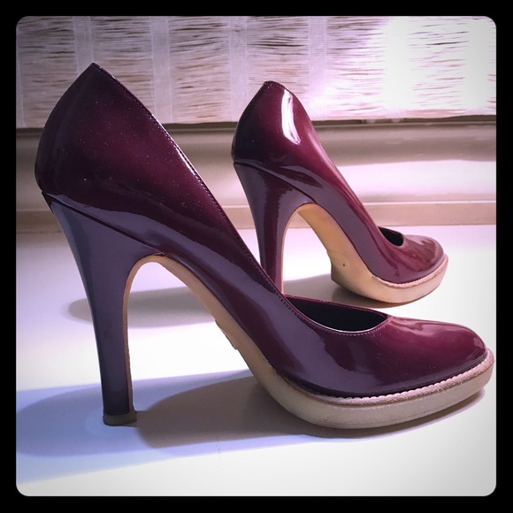 GUCCI- SEXY OXBLOOD PATENT LEATHER PUMPS