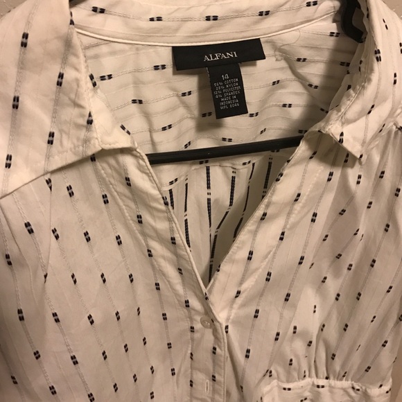 Cap sleeved buttoned down blouse - Picture 2 of 3