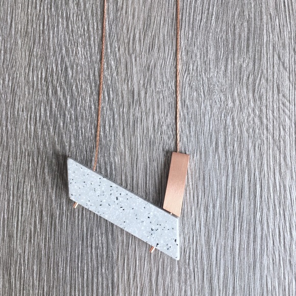 Bold geometry concrete metal necklace - Picture 2 of 4
