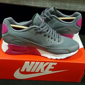 Nike Women's Air Max 90 Ultra Essential