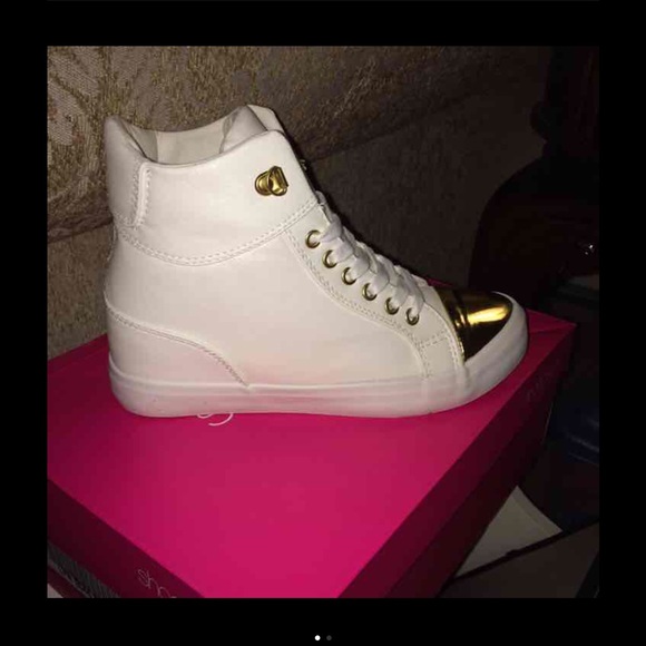 Wedge sneaker