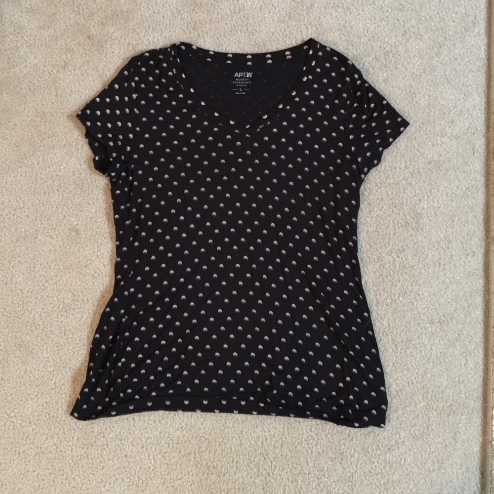Modern Essentials V-Neck/Black w/pinkish dots.