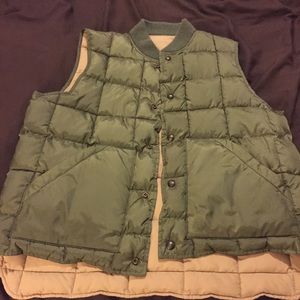 Reversible men's puffy vest